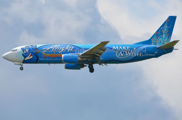 BOEING 737-400 (N706AS) - Make A Wish