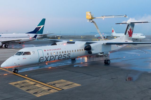 de Havilland Dash 8-400 (C-GJZF)