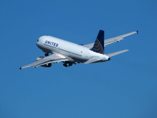 Airbus A319 (N835UA)