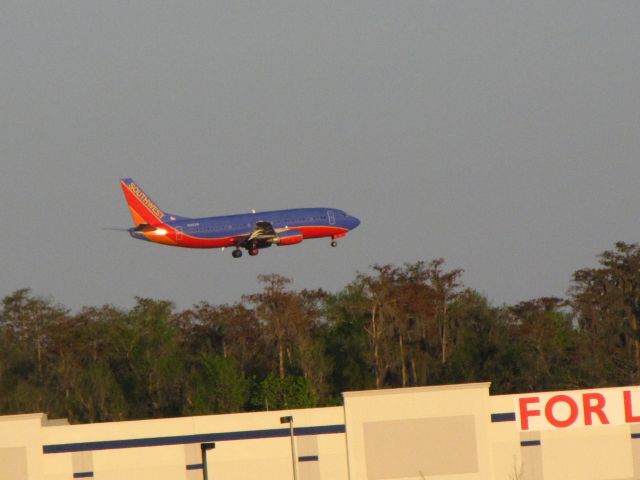 BOEING 737-300 (N387SW)