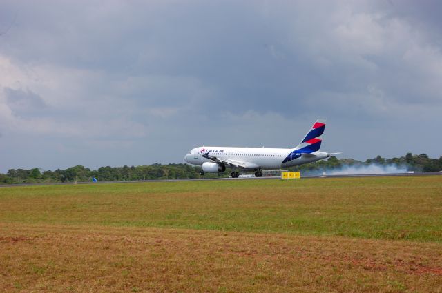 Airbus A320 (PT-MBS)