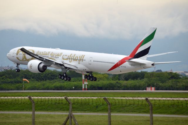 Boeing 777-200 (A6-EGE)