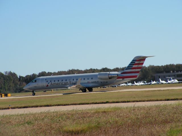 Canadair Regional Jet CRJ-200 (N226JS)