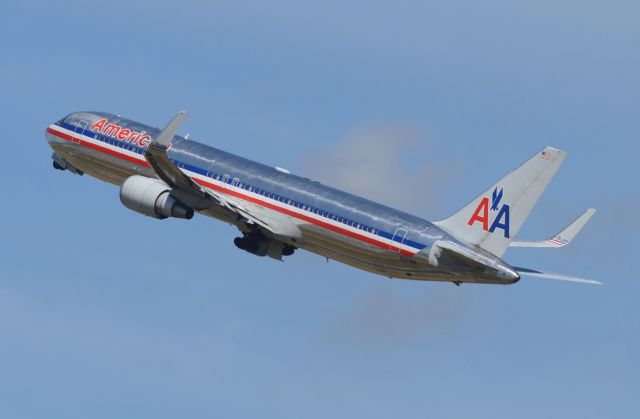BOEING 767-300 (N377AN) - 04/08/2013br /Take-off 26