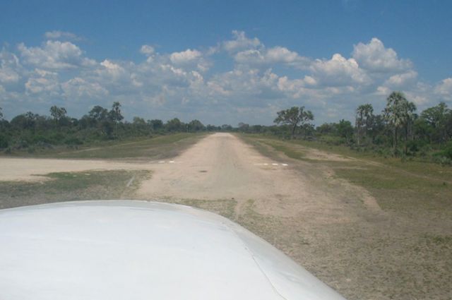 Cessna 402 (ZS-MPC) - Landing at Hunda Lodge, Botswana.