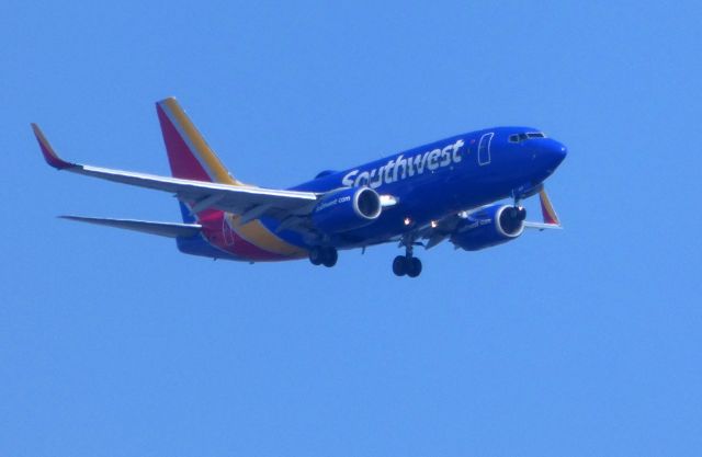 Boeing 737-700 (N907WN) - Shown here is a Southwest Airlines Boeing 737-700 on final in the Spring of 2018.