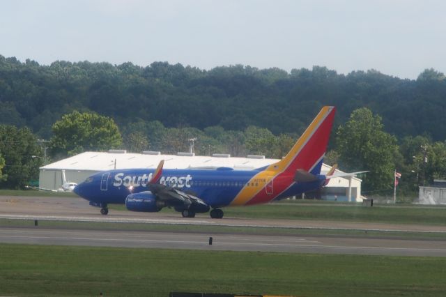 Boeing 737-700 (N7710A)