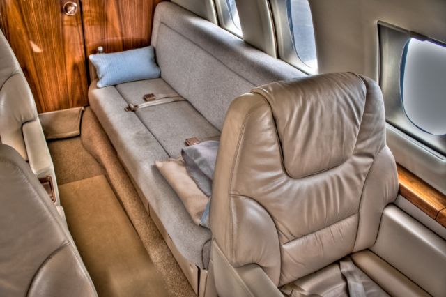 Hawker 800 (N406J)