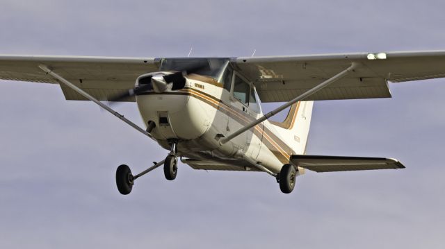 Cessna Skyhawk (N55291) - Cessna 172P arriving at Chino Airport, December 2022