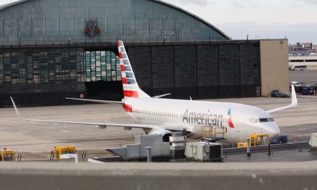 Boeing 737-800 (N908NN) - AA B738 in new livery with old hangar in back