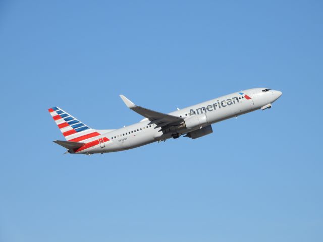 Boeing 737-800 (N873NN)