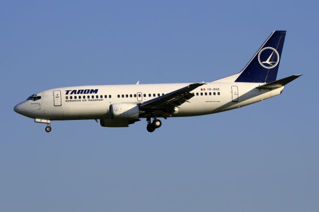 BOEING 737-300 (YR-BGE)