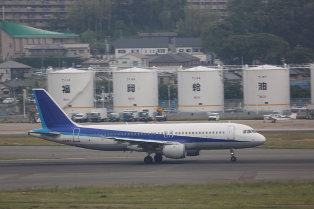 Airbus A320 (JA8384)