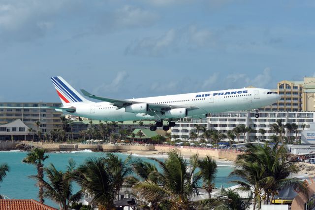 F-GLZP — - Perfect day for Juliana arrivals.."What time does Air France get in?"