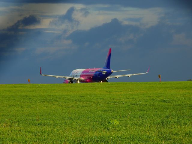 Airbus A320 (HA-LWD) - EPLB