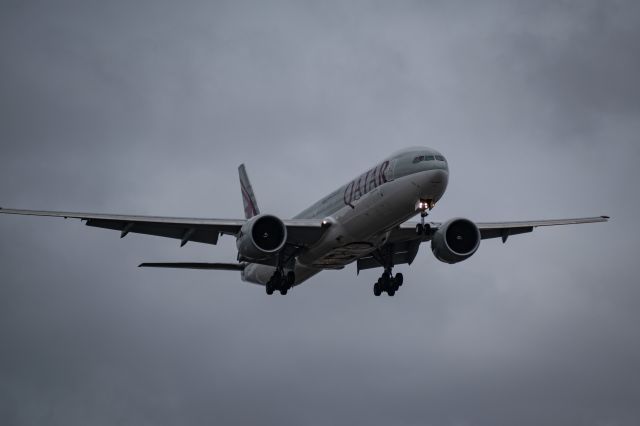 BOEING 777-300ER (A7-BEU) - Had a long layover in London... Decided to check out the famed Myrtle Ave, and turns out, when 27L is the arriving runway, it is quite a show!