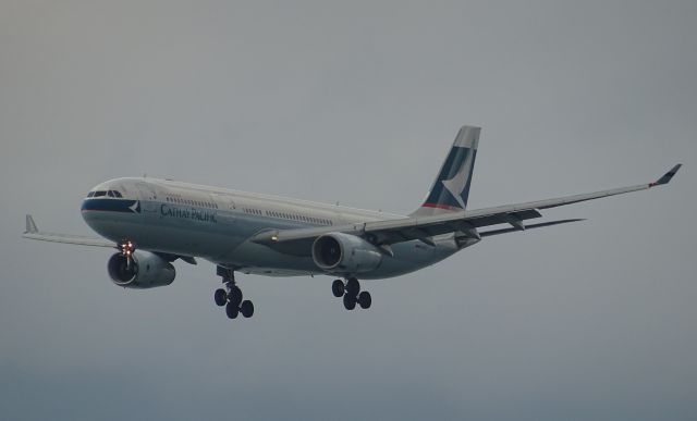 Airbus A330-300 (B-LAD)