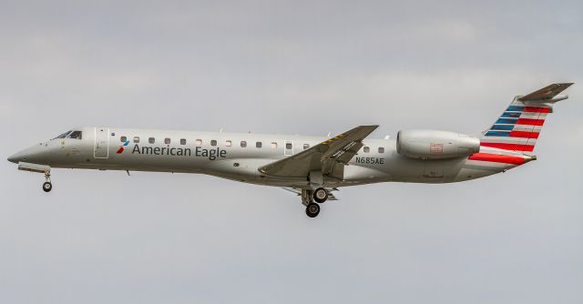 Embraer ERJ-145 (N685AE)