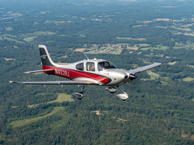 Cirrus SR-22 (N422RJ)