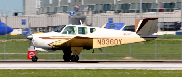 Beechcraft 35 Bonanza (N9360Y)