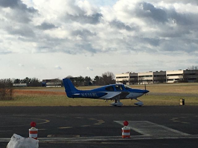 Cirrus SR-20 (N516ML) - N516ML (SR20) departing Wings Field (KLOM)br /Photo Date: January 2, 2021