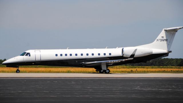 Embraer ERJ-135 (N728PH)