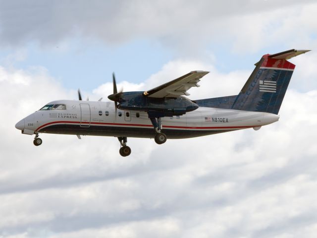 de Havilland Dash 8-200 (N810EX)