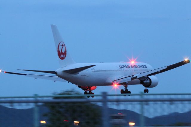 BOEING 767-300 (JA8987) - 07June 2015:HND-HKD.