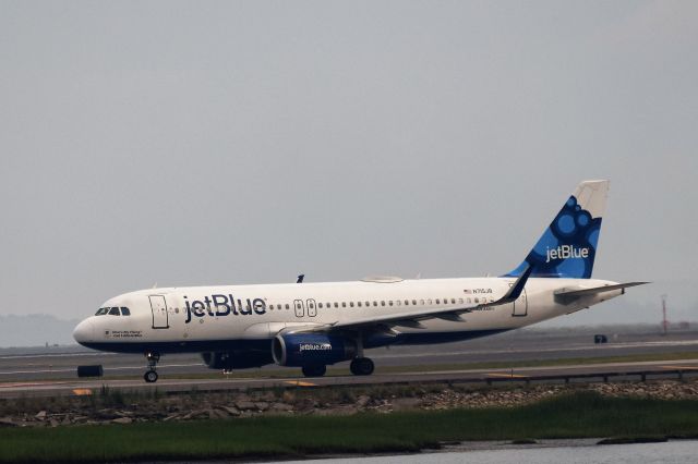 Airbus A320 (N715JB)