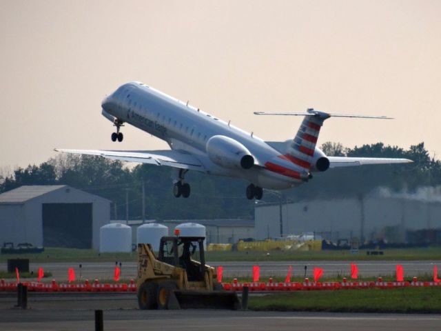 Embraer ERJ-145 (N623AE)