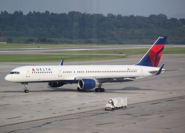 Boeing 757-200 (N554NW) - Taxiing from gate at MSP on 07/31/2011