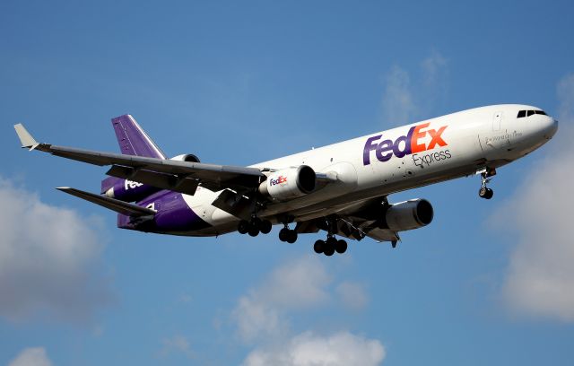 Boeing MD-11 (N612FE) - Short Final to Rwy 16R