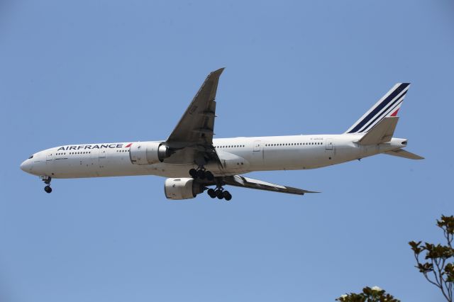 BOEING 777-300ER (F-GSQA)