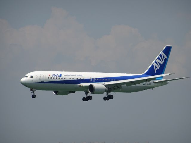BOEING 767-300 (JA611A)
