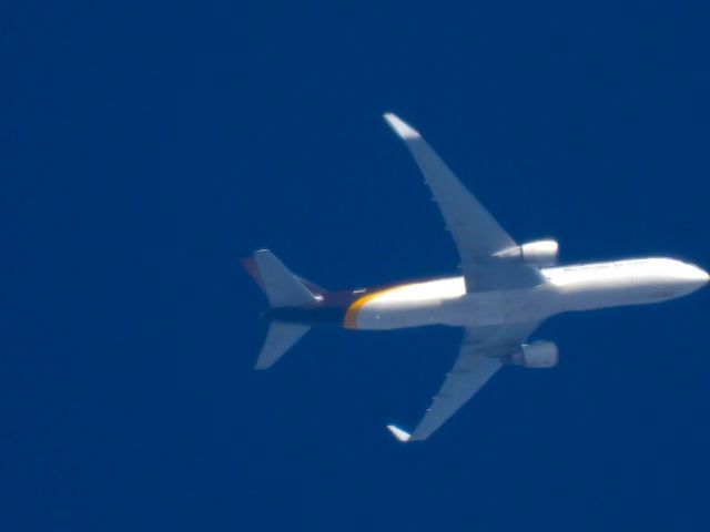 BOEING 767-300 (N324UP)
