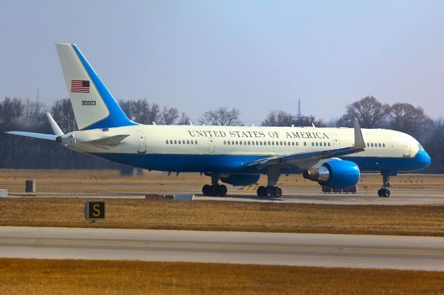 Boeing 757-200 (N90003)