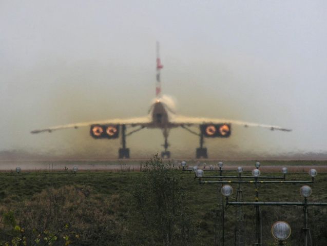 Aerospatiale Concorde (G-BOAG) - Afterburners glowing as the last ever Concorde departure from MAN begins to accelerate.