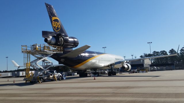 Boeing MD-11 (N272UP) - Caught the crew working on the tail engine! 