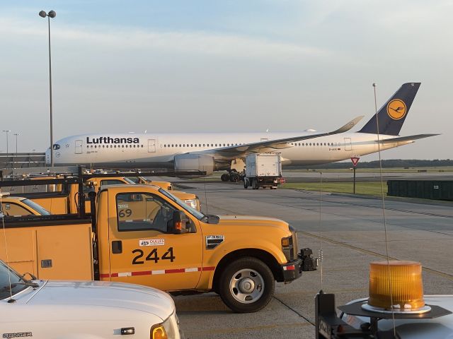 Airbus A350-900 (D-AIXE) - Landed on rwy 19C taxing into gate.