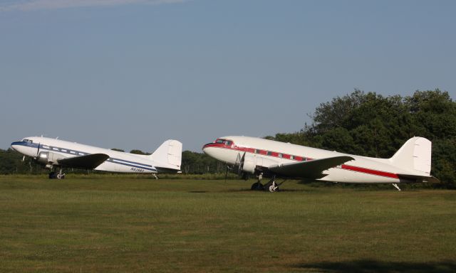 Douglas DC-3 (N137PB)