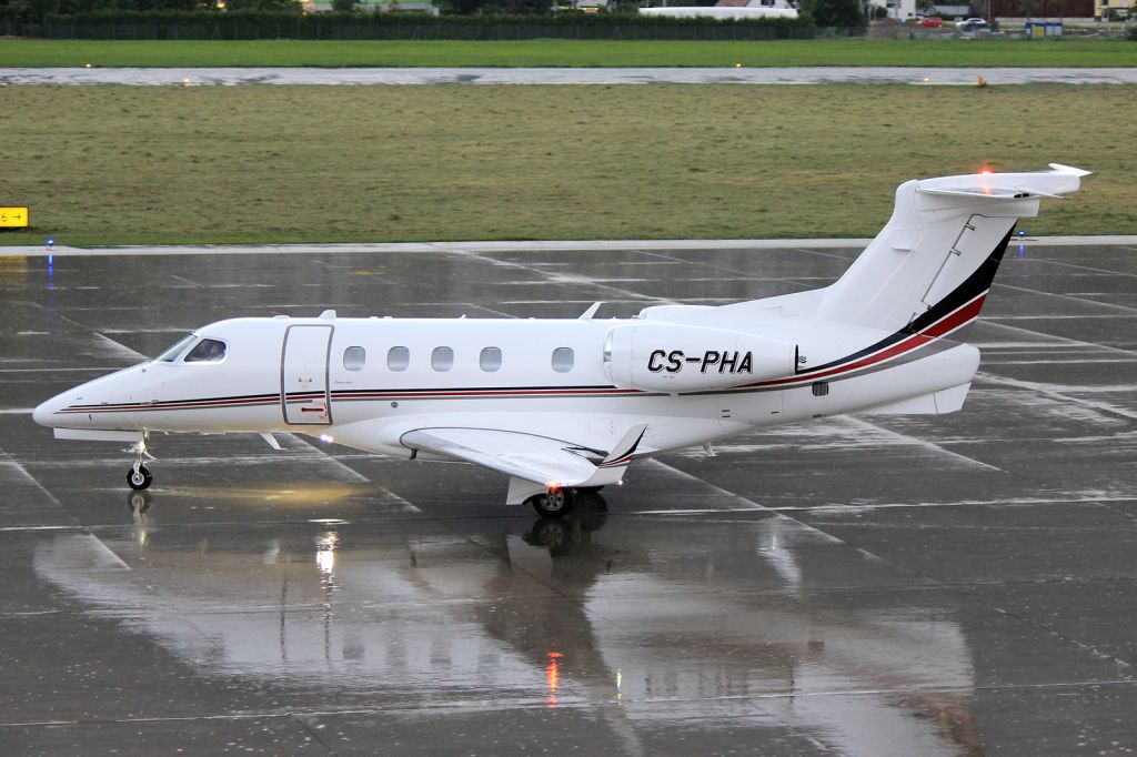 Embraer Phenom 300 (CS-PHA)
