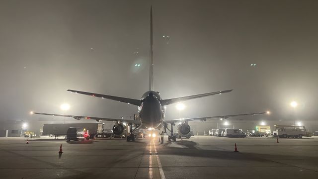 Boeing 757-200 (N403UP) - Rear view of a 35-year-old UPS Boeing 757-200F on a ferociously foggy night! :) Date - Dec 6, 2022