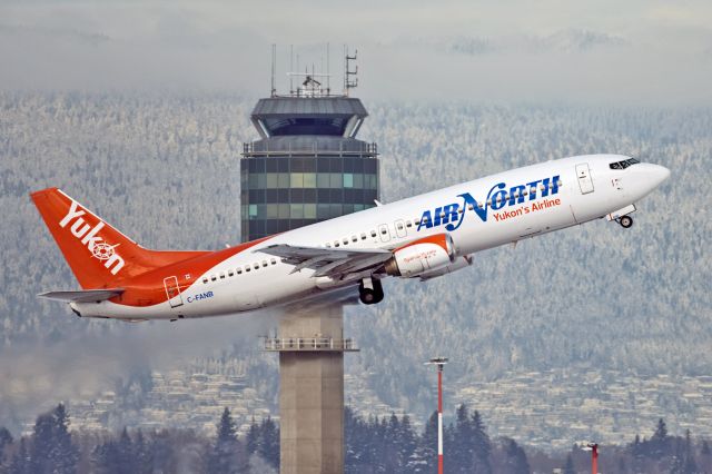 BOEING 737-400 (C-FANB)