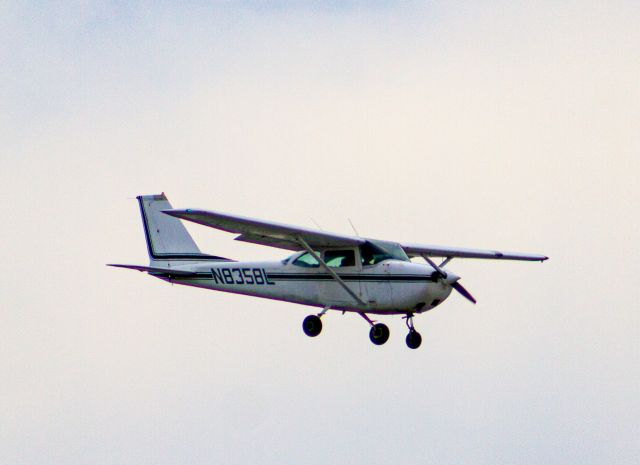 Cessna Skyhawk (N8358L)