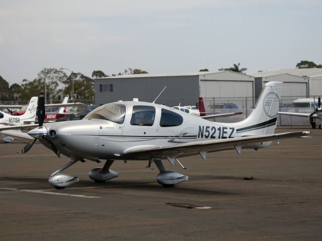 Cirrus SR-22 (N521EZ)