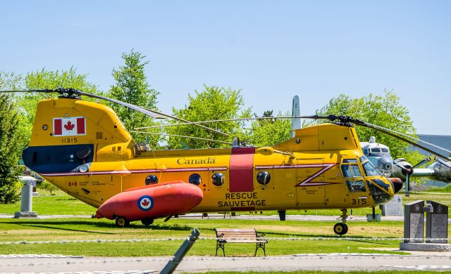 — — - Canadian Air Force CH-113 Labrador helicopter