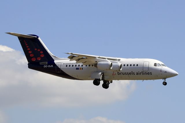 Avro RJ-100 Avroliner (OO-DJS)