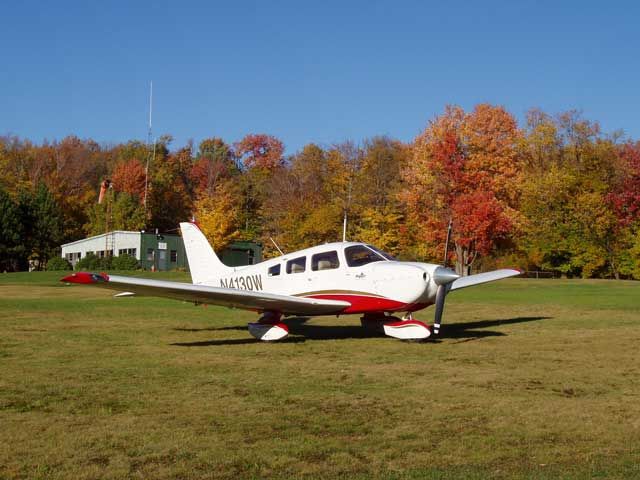 Piper Cherokee (N4130W)