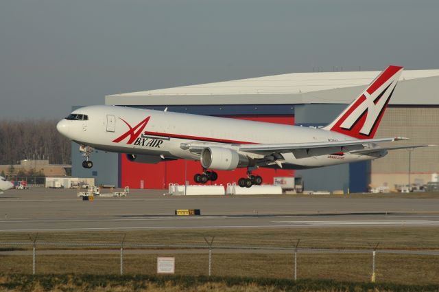 BOEING 767-200 (N739AX)