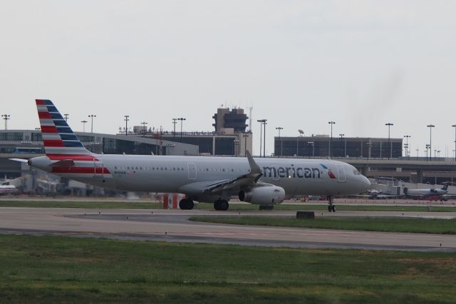 Boeing 737-700 (N144AN)